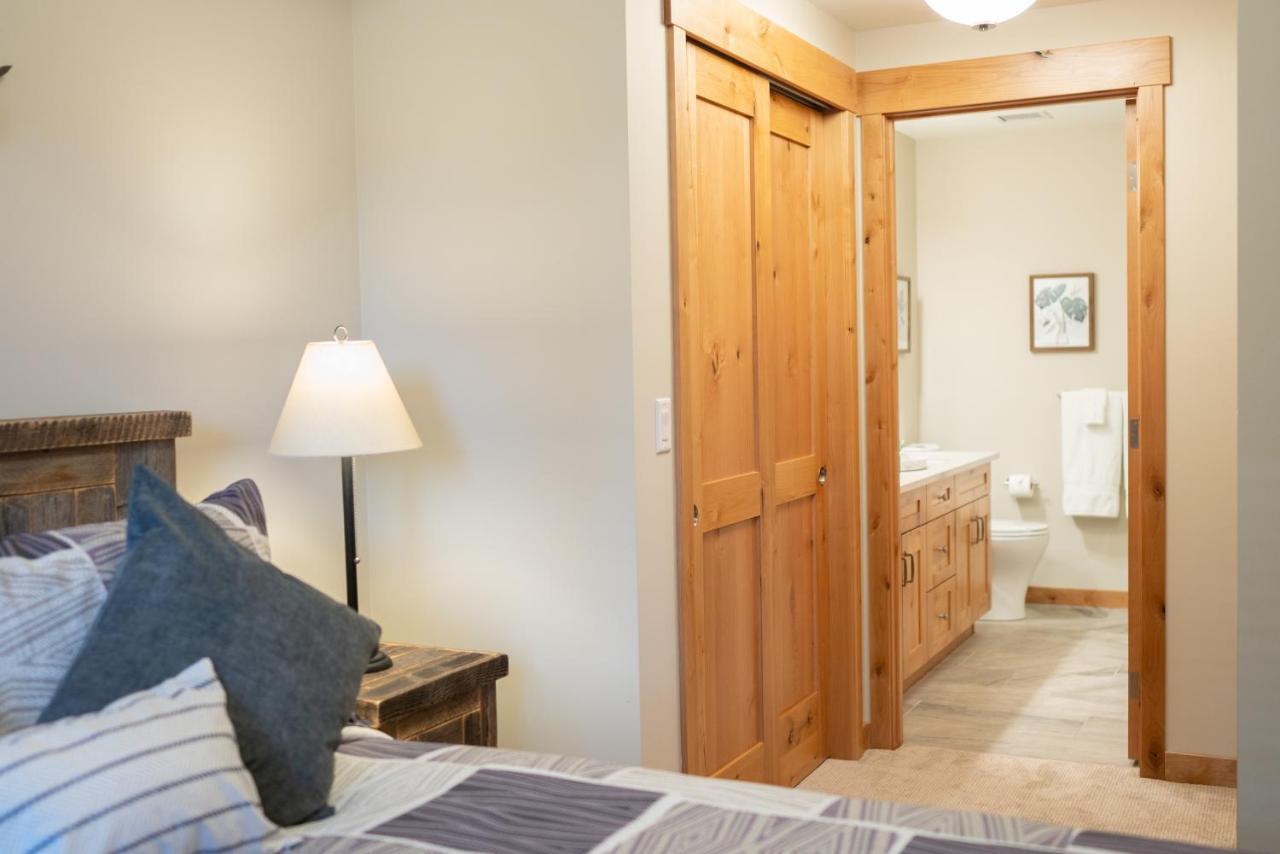 Spring Creek Luxury King One Bedroom At White Spruce Lodge Canmore Exterior foto