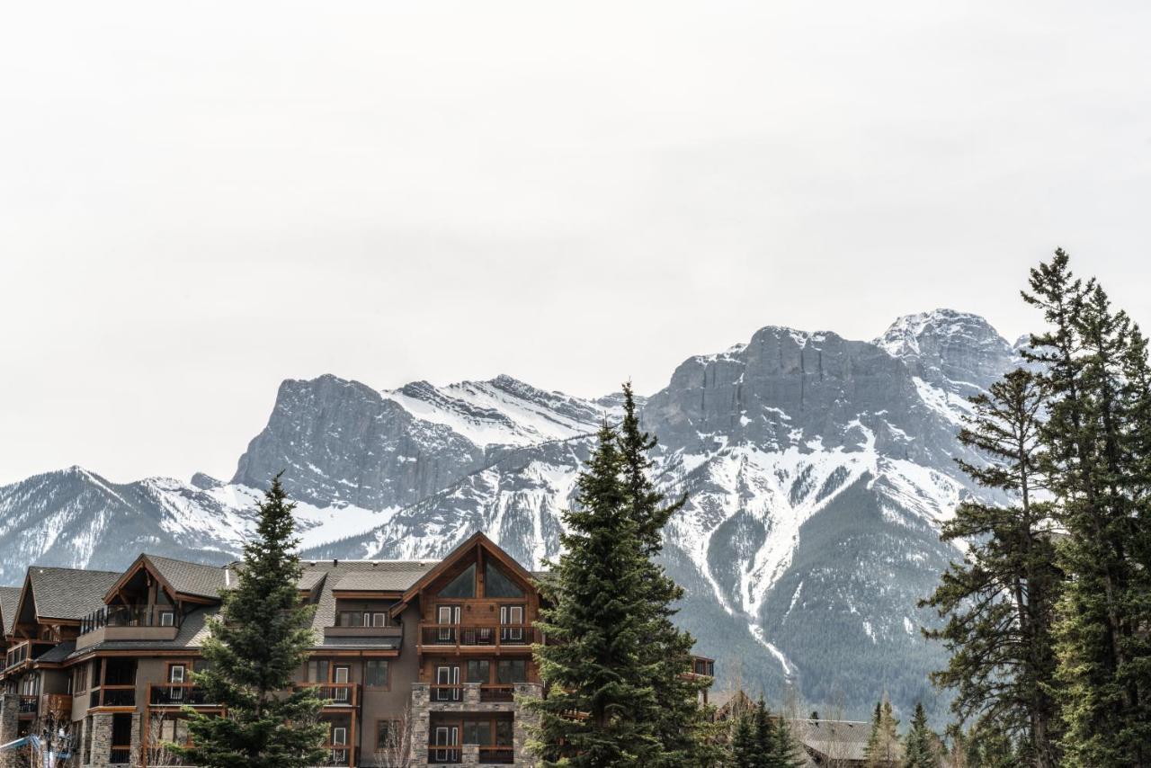 Spring Creek Luxury King One Bedroom At White Spruce Lodge Canmore Exterior foto